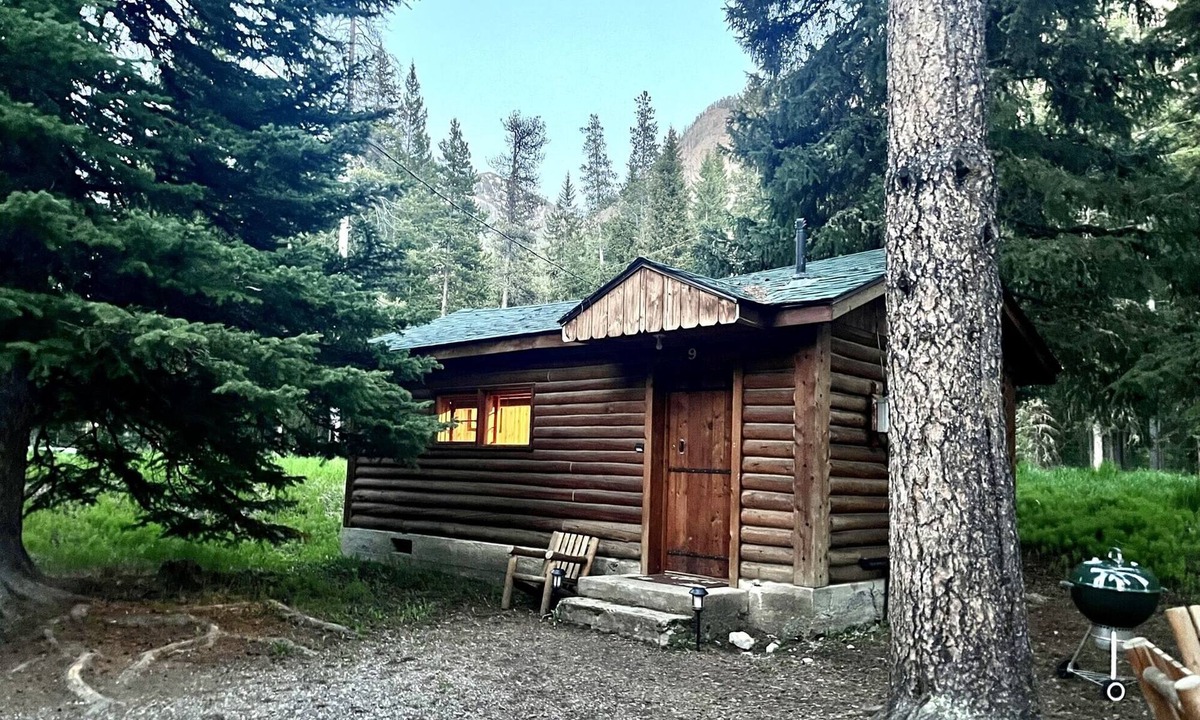 Cooke City-Silver Gate Cabin | Comfortable Cabin next to Yellowstone National Park