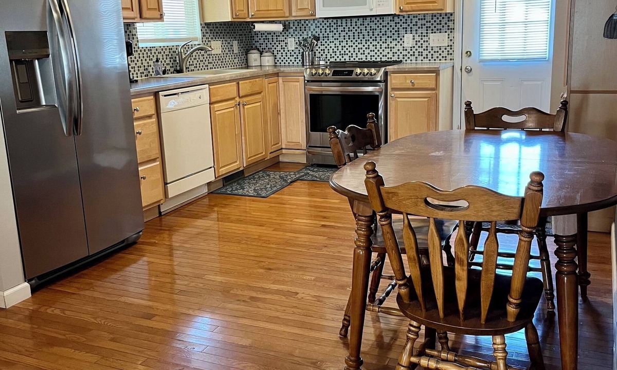 Cedar Rapids House | Comfortable Home Away From Home