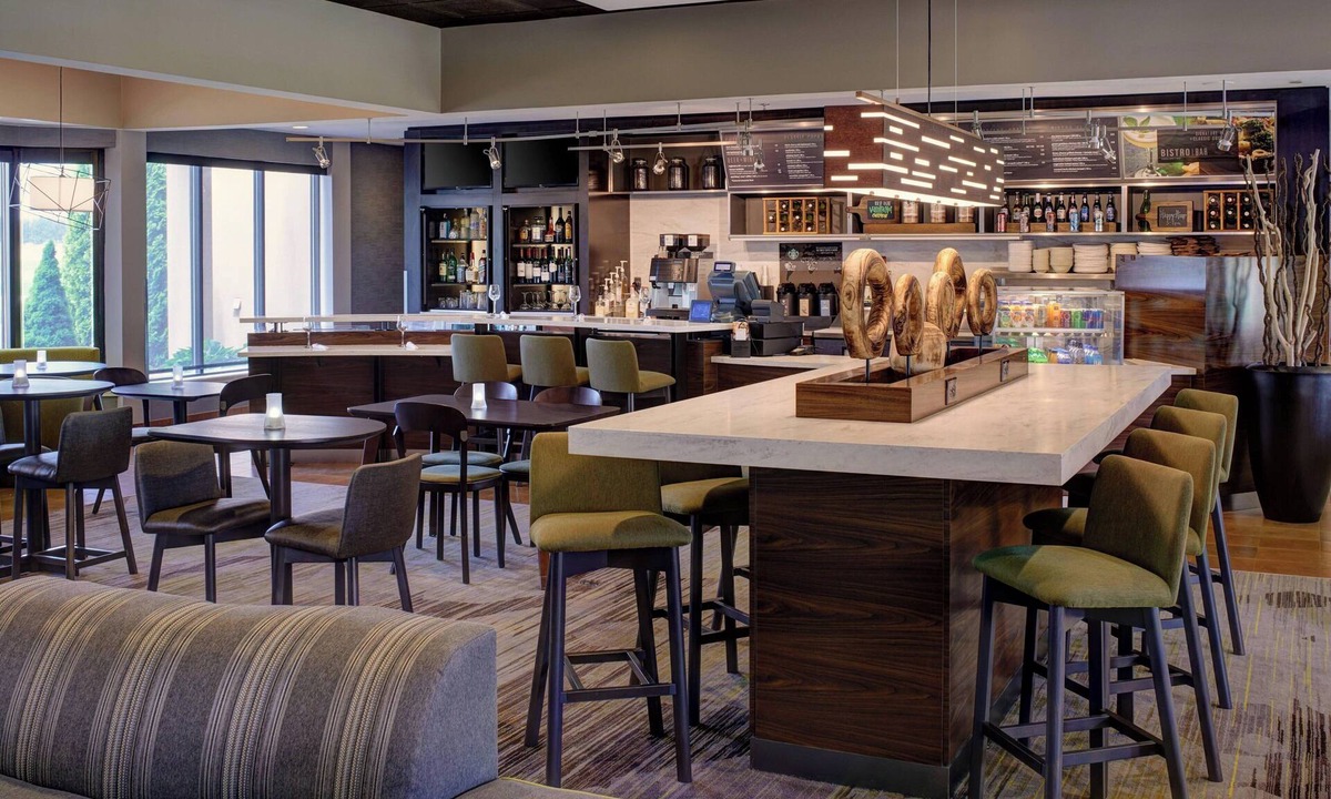 Dearborn Hotel | Courtyard by Marriott Detroit Dearborn