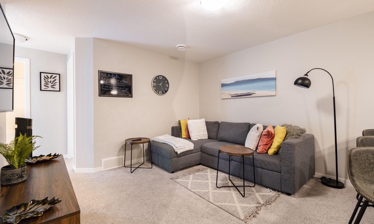 Sage Hill House | Cozy & Comfortable two bedroom guest suite with free parking