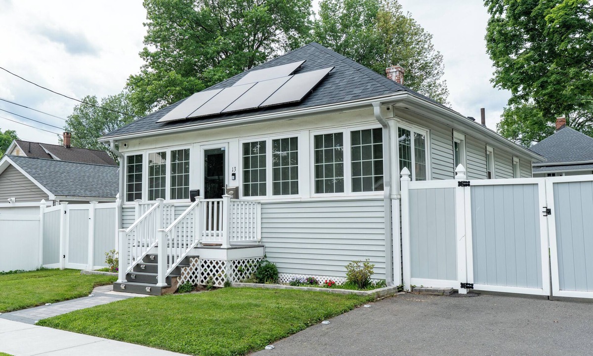 Wethersfield House | Cozy & Peaceful- gated yard, minutes from Hartford