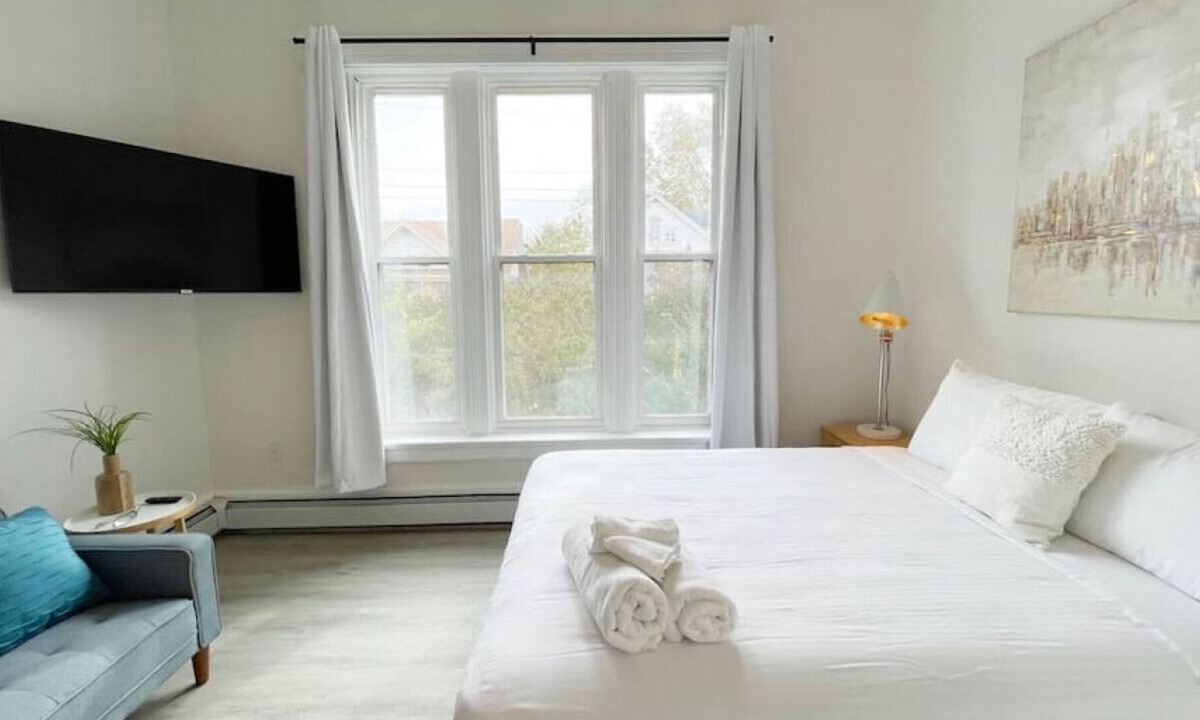Mount Auburn Apartment | Cozy Studio with Parking | Near UC, Zoo, Downtown