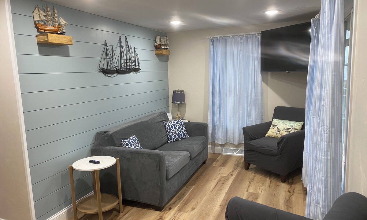 Shawano Cabin | Cozy updated one bedroom cottage on shawano lake