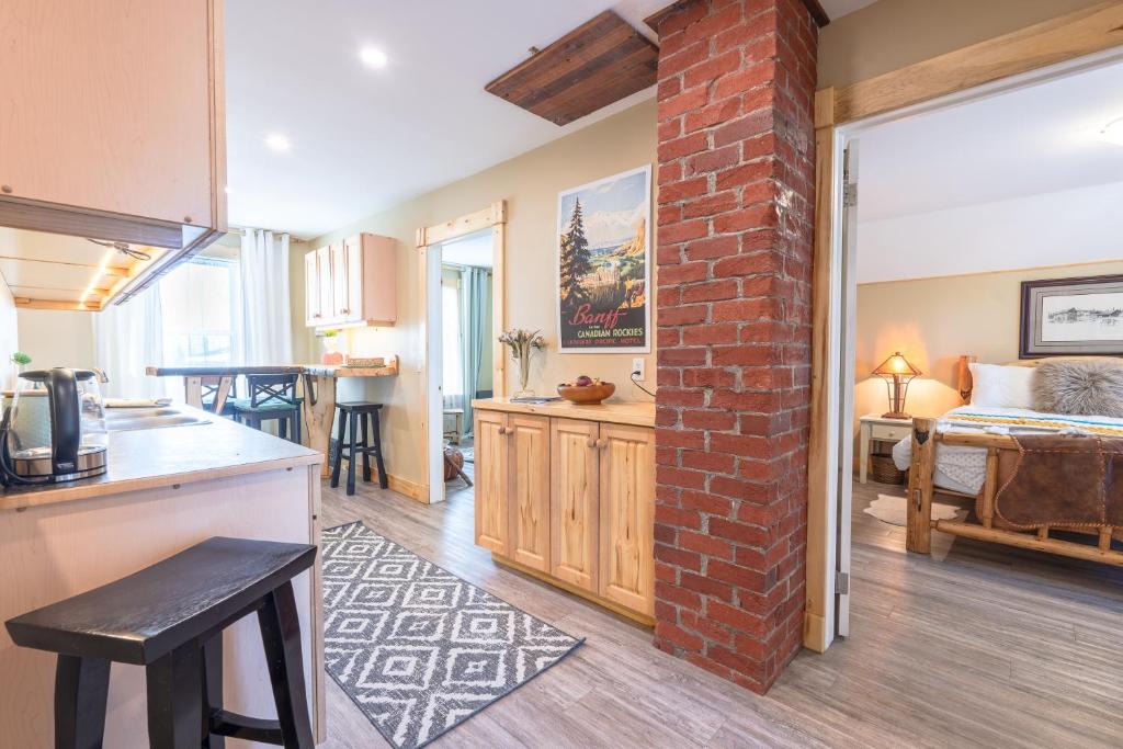 Ramsay Apartment | Craftsman's Loft - Heritage charm - AC - 5 min DT