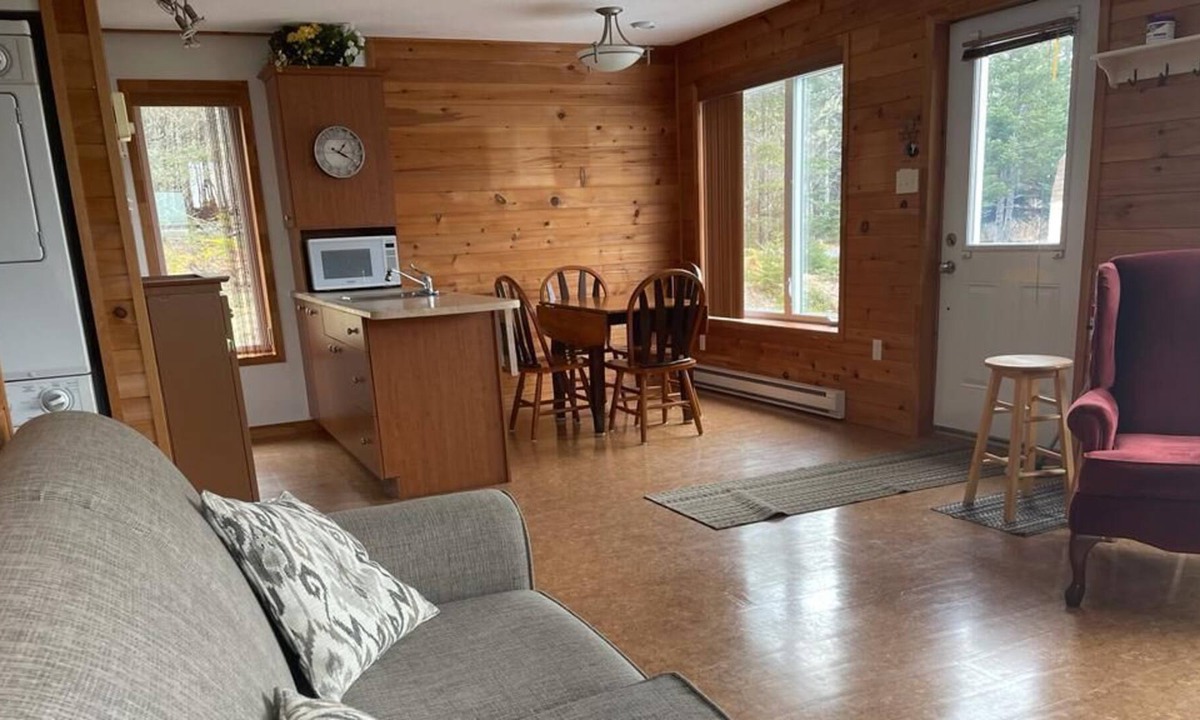 D'Escousse Cabin | CreativeescapeBNB