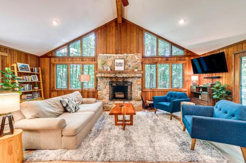 Pocono Pines House | Creek Access & Deck: Family Pocono Pines Cottage