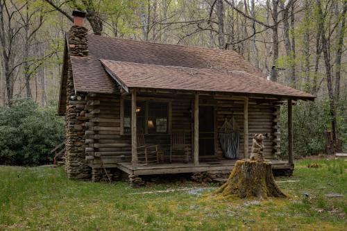 Kyle Villa | Creekside Hideaway Rustic Cabin - Secluded, Creekside Family Cabin