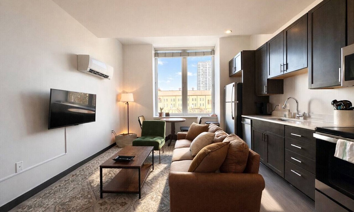 Westown Apartment | Deer District Studio Apt - One Block from Fiserv and Baird