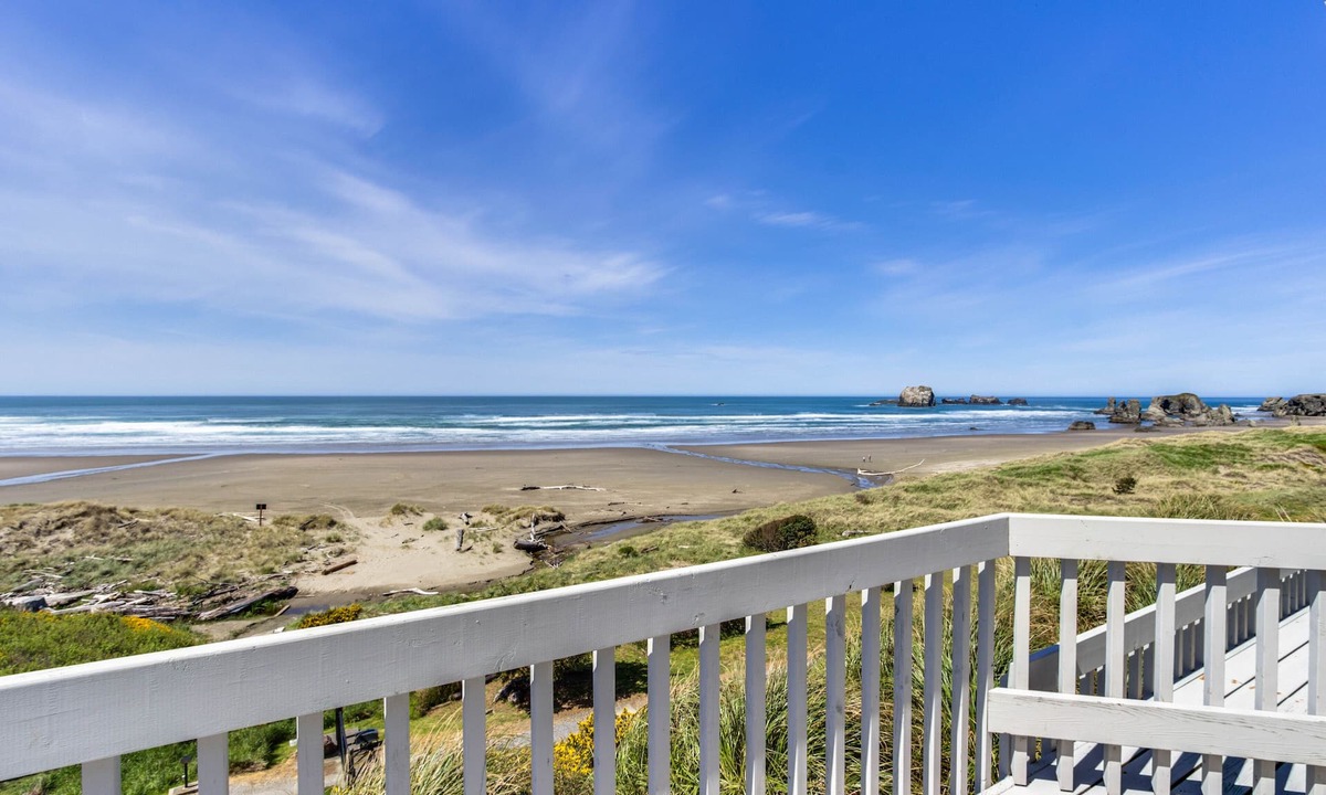Bandon House | Dog-friendly, oceanfront home w/beach access, and large deck-EV charger