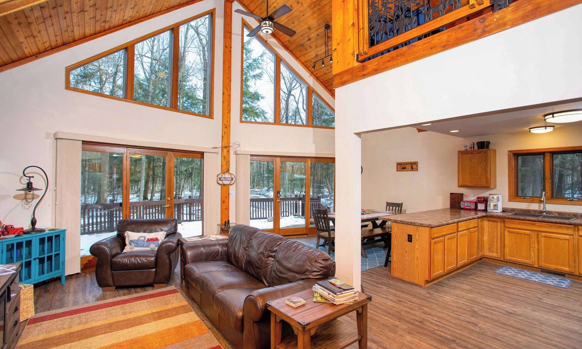 Sturgeon Bay Cabin | Dog-Friendly, Secluded Cabin in the Woods