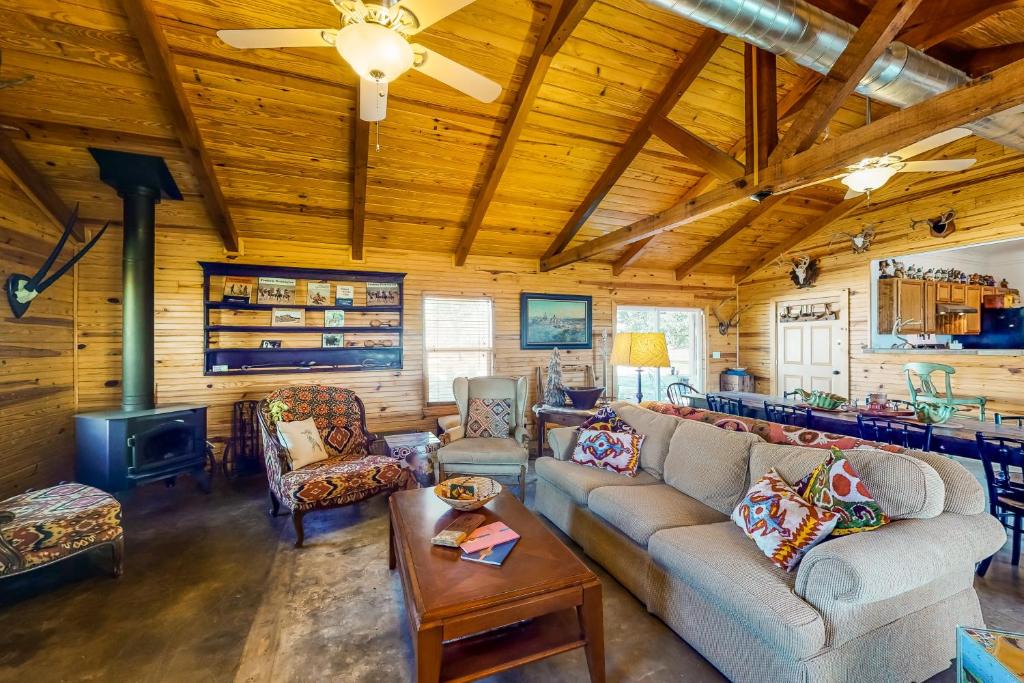 Fredericksburg House | Doss Hideout Lodge