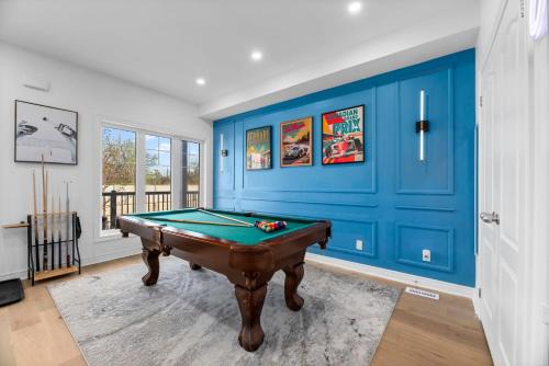 Pickering House | Dove Manor Spacious 9 Beds 3 Full Baths Near Pickering Centre