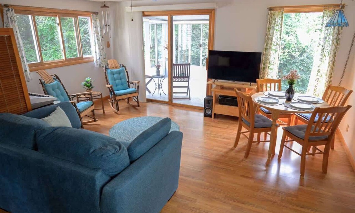 Syracuse House | Easy Access 1BR Home Step-Free Comfort 10 mins SU