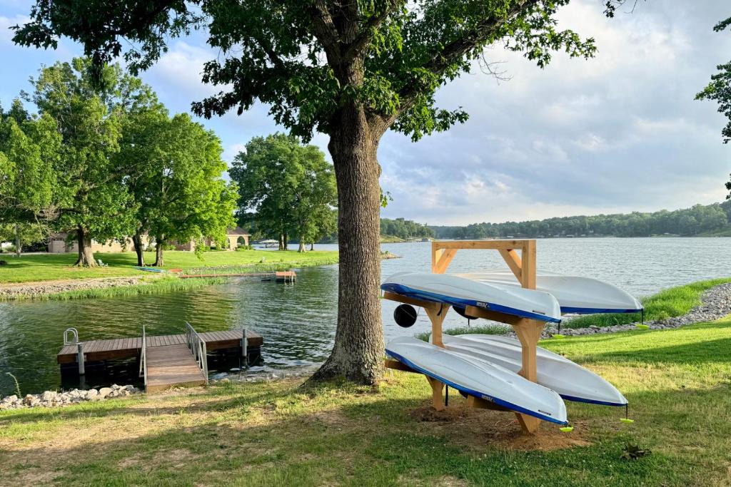 Marion House | Easy-Access Dock, Kayaks & Views