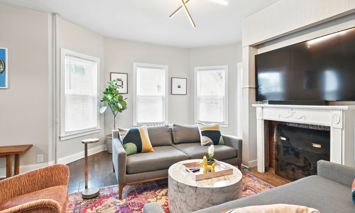 Springfield House | Elegant 7BR 2.5Bath Victorian Gem Sleeps 16+