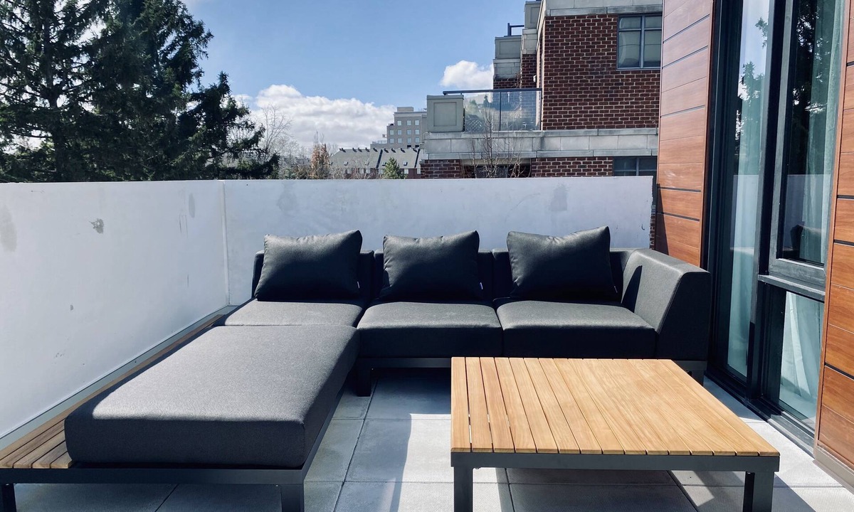 The Kingsway Condo | Executive 2 bed 2 bath condo in the Kingsway