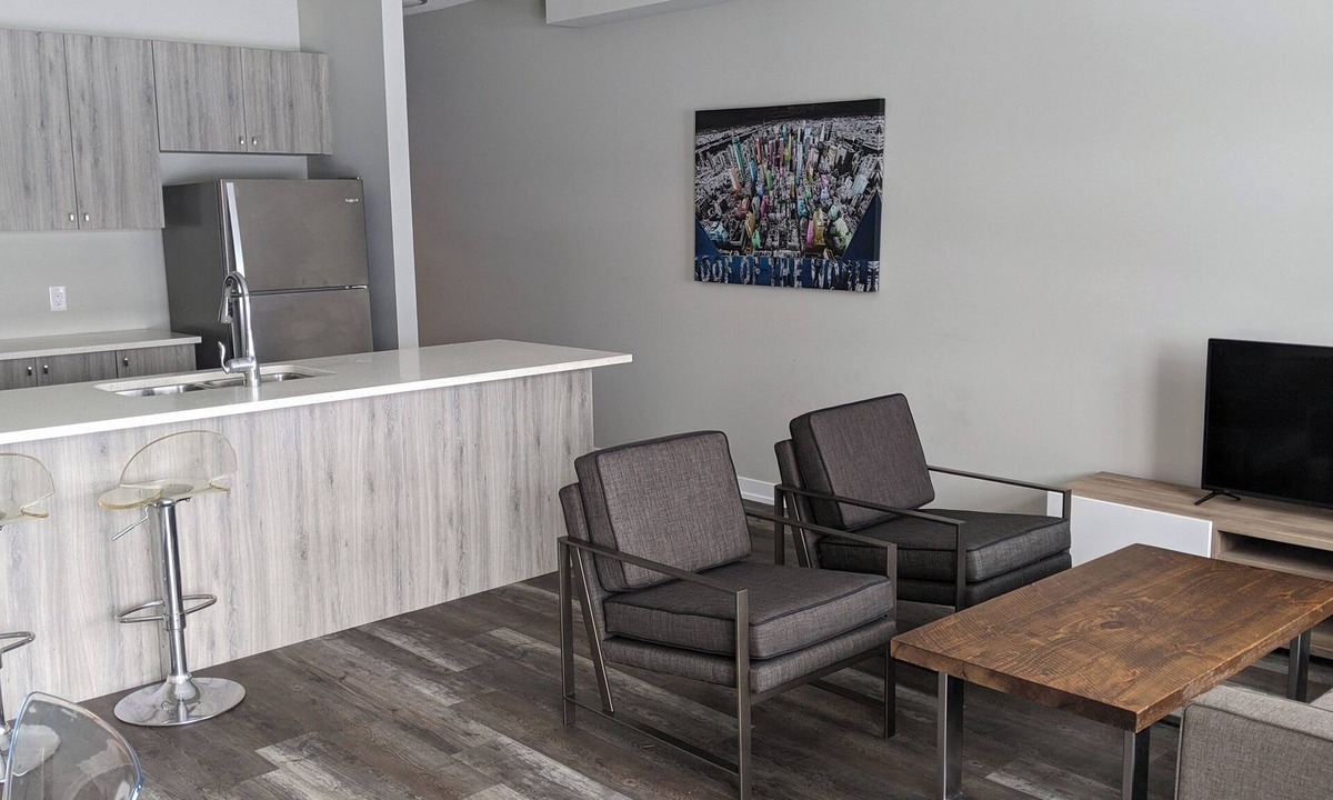 Highland West House | Executive 3-Bedroom Townhouse Condo with 3 Ensuites