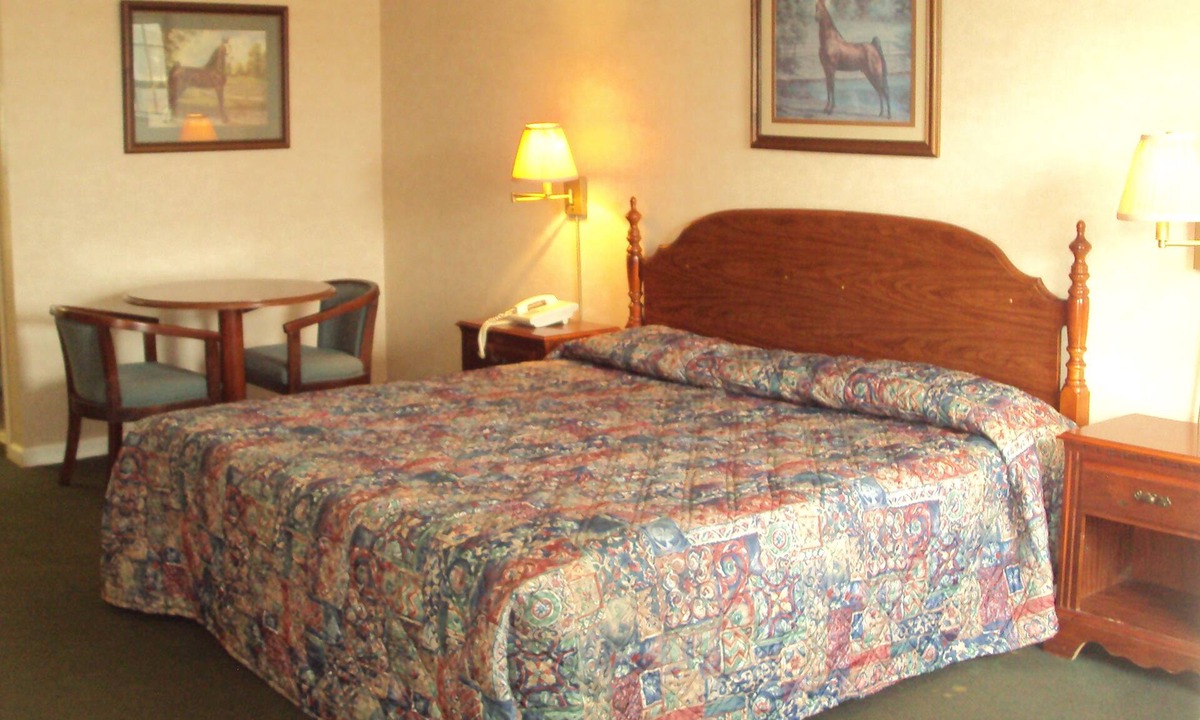 Tullahoma Hotel | Executive Inn