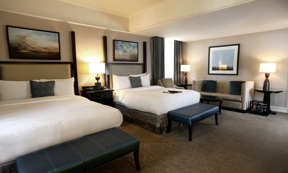 Downtown Calgary Hotel | Fairmont Palliser