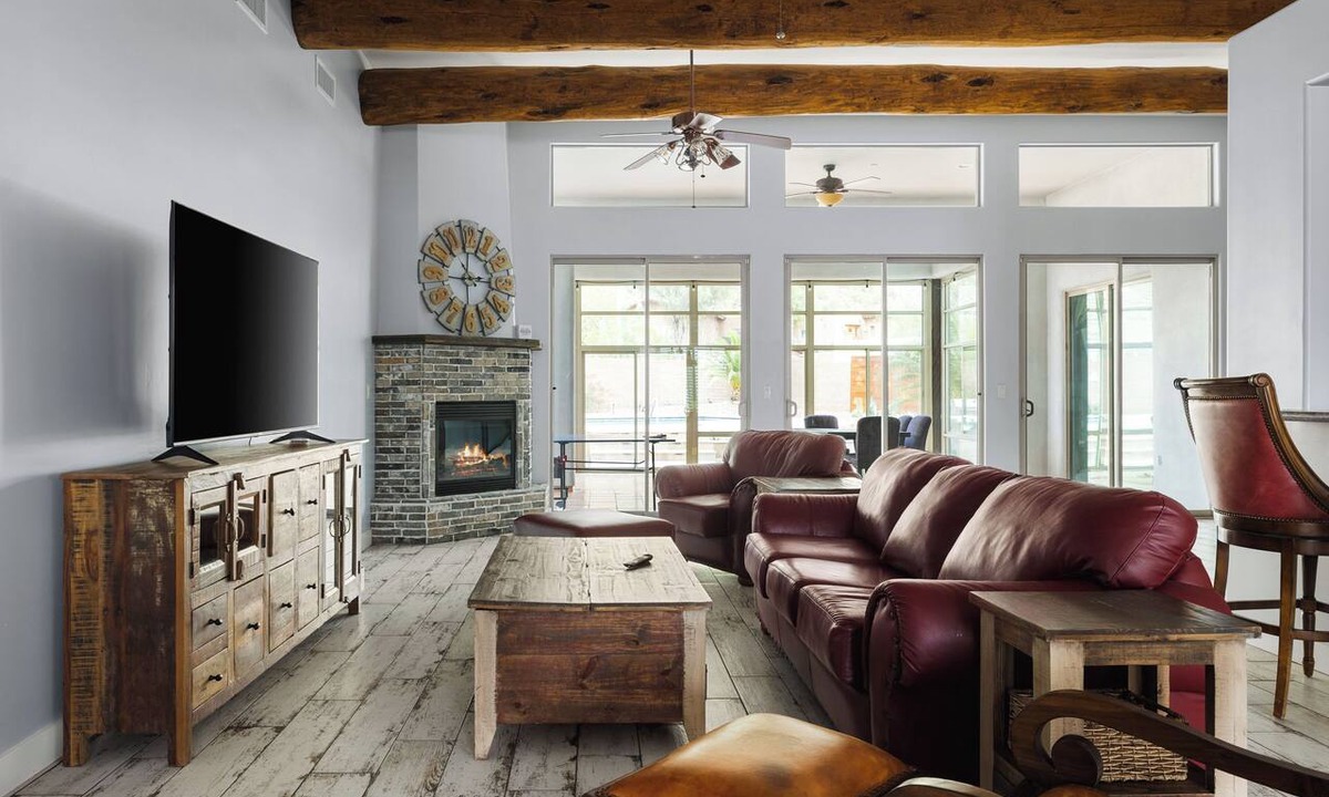 Phoenix House | Falling Star | New River w/Pool + Hot Tub + Ping Pong + Views