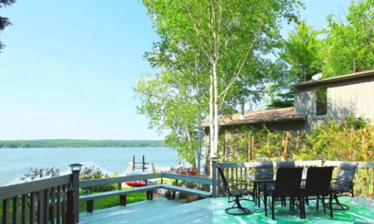 Springwater Cottage | Firepit|Arcade|Mount St. Louis Orr Lake Waterfront
