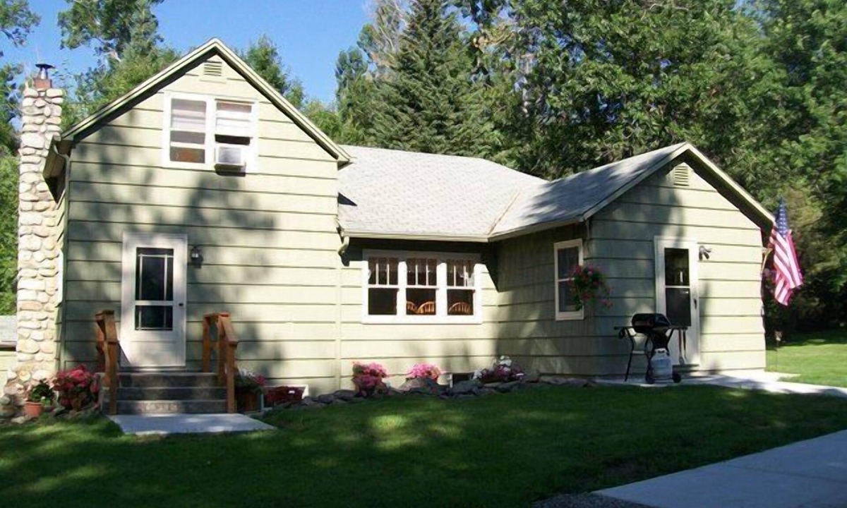Fishtail House | Fishing, Bird Watching, and Star Gazing on Fishtail Creek