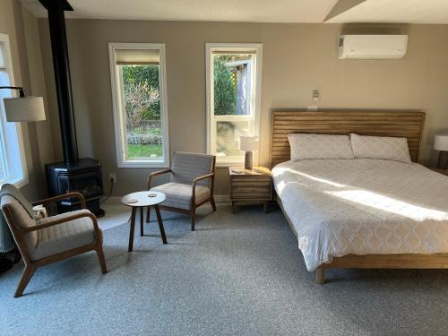 Regional District of Nanaimo Bed & Breakfast | Five Gables B&B