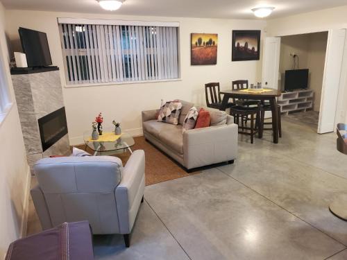 Blueridge Apartment | Forest Hills