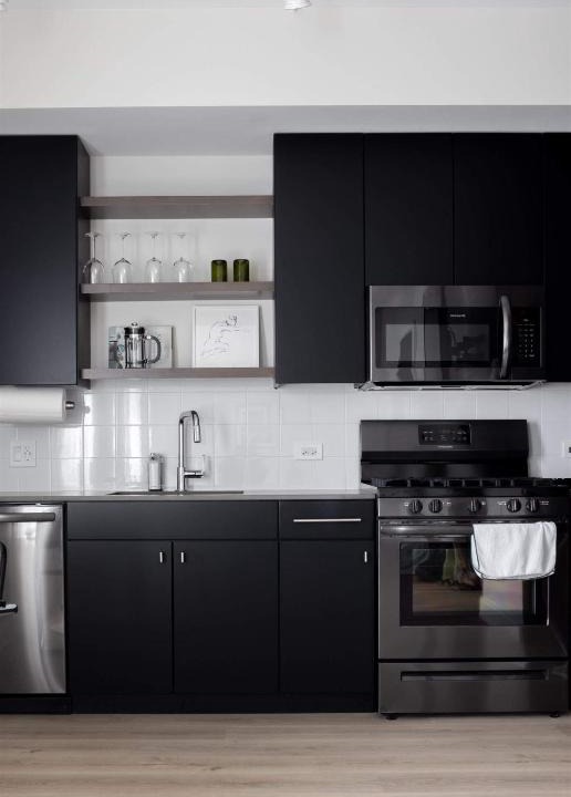 Lakeview Apartment | FRONTDESK Cozy Studio Apt in Wrigleyville