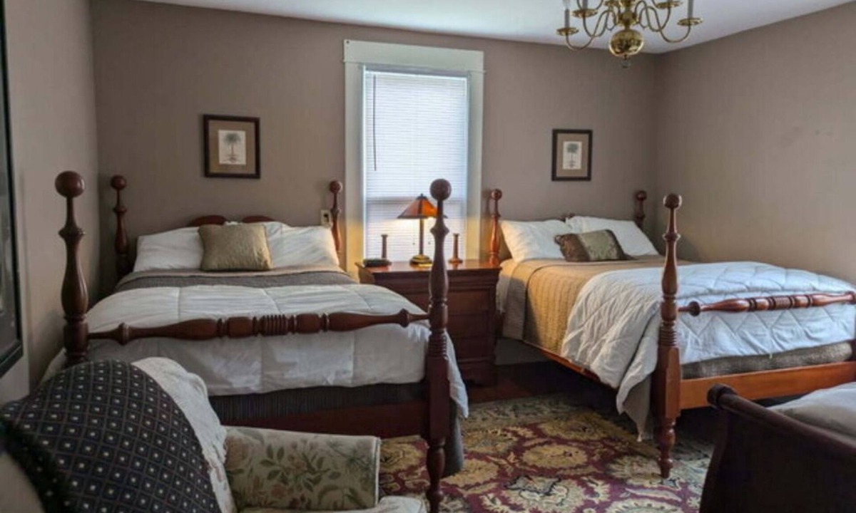Lancaster House | Gate House (2 Doubles + 1 Single - 2nd Floor)