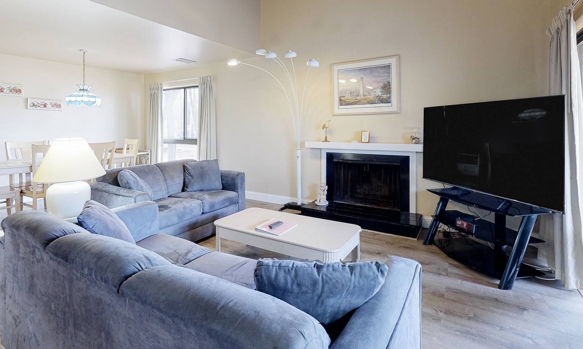 Ocean Pines House | Golf course front home with wood-burning fireplace, deck & paid pool access
