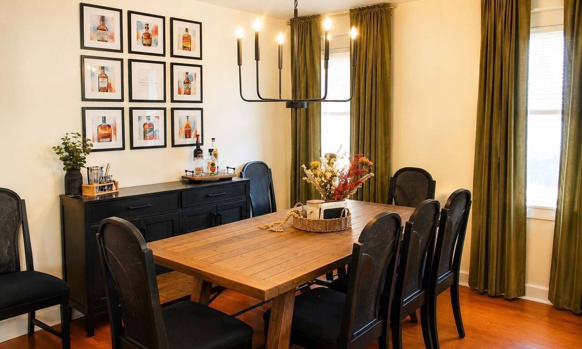Schnitzelburg House | Group-friendly Beechmont retreat with backyard!