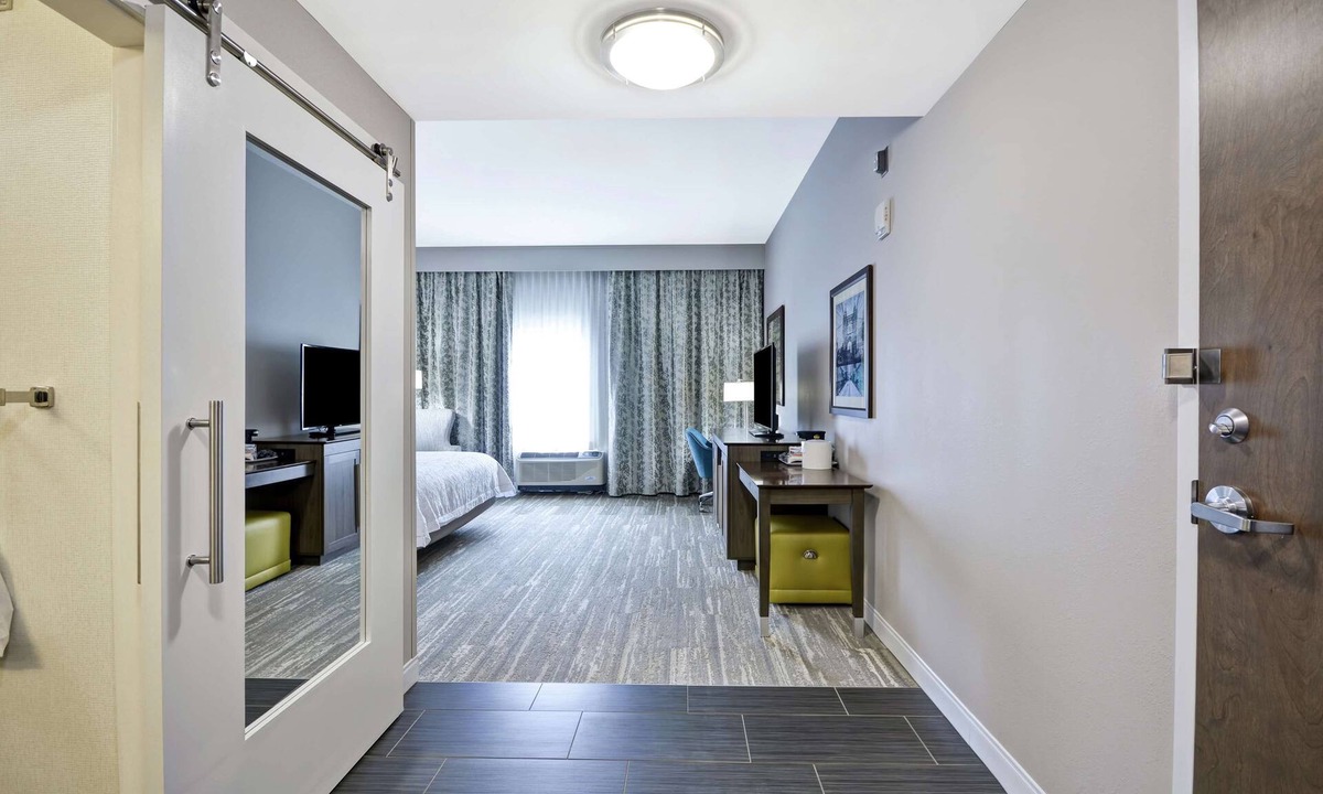Blue Ash Hotel | Hampton Inn Blue Ash/Cincinnati