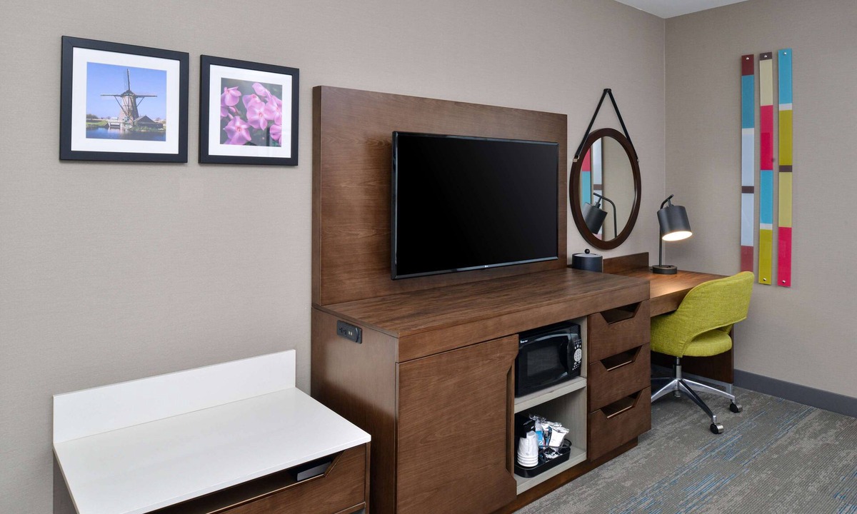 Adrian Hotel | Hampton Inn & Suites Adrian