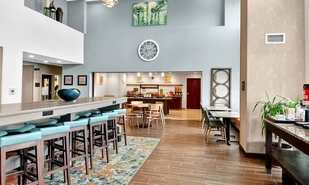 Lake Hallie Hotel | Hampton Inn & Suites Chippewa Falls