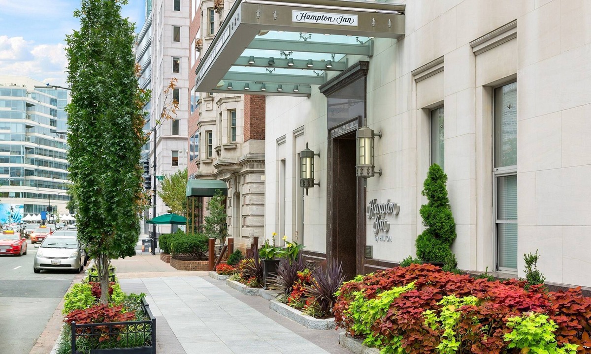 Connecticut Ave - K Street Hotel | Hampton Inn Washington, D.C./White House