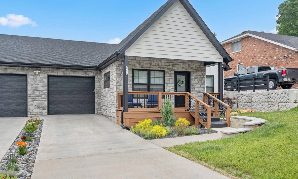 Springfield House | Happy Trails Duplex