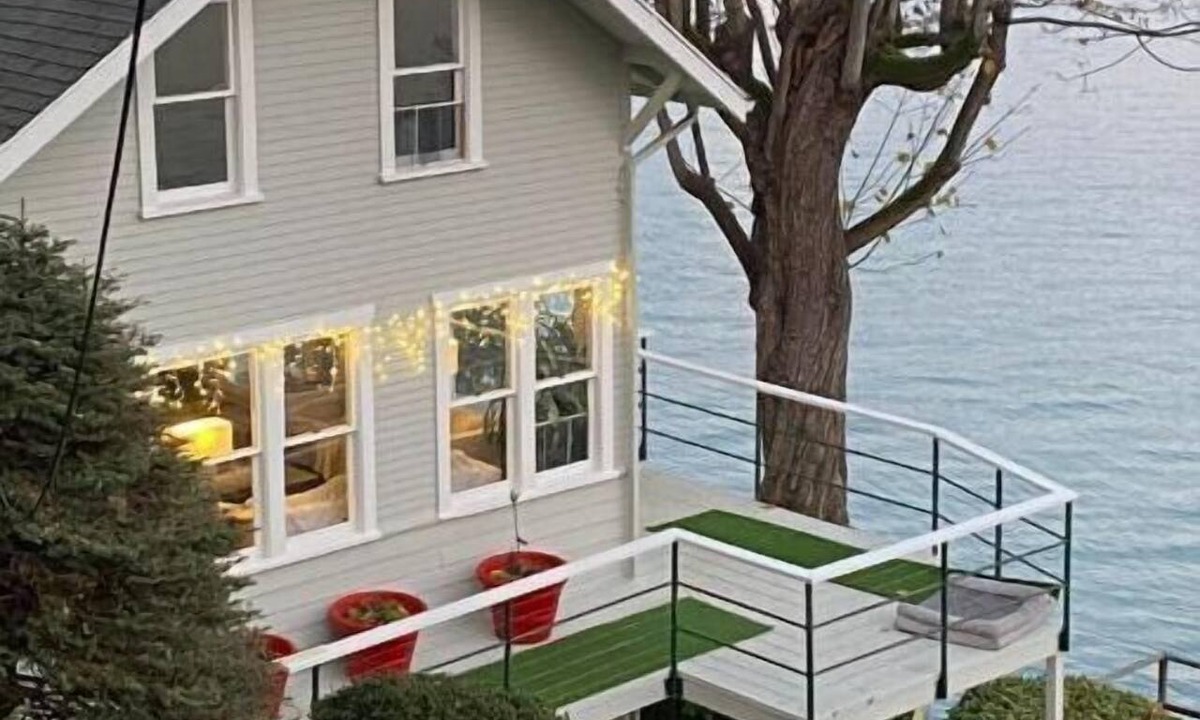 Burley House | Heritage Accommodation on Private Beach