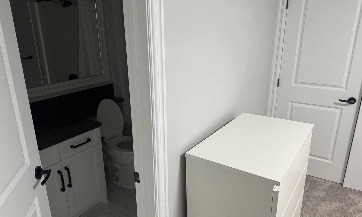 Southeast Calgary Bed & Breakfast | Hillary Homes Bed and Breakfast Calgary