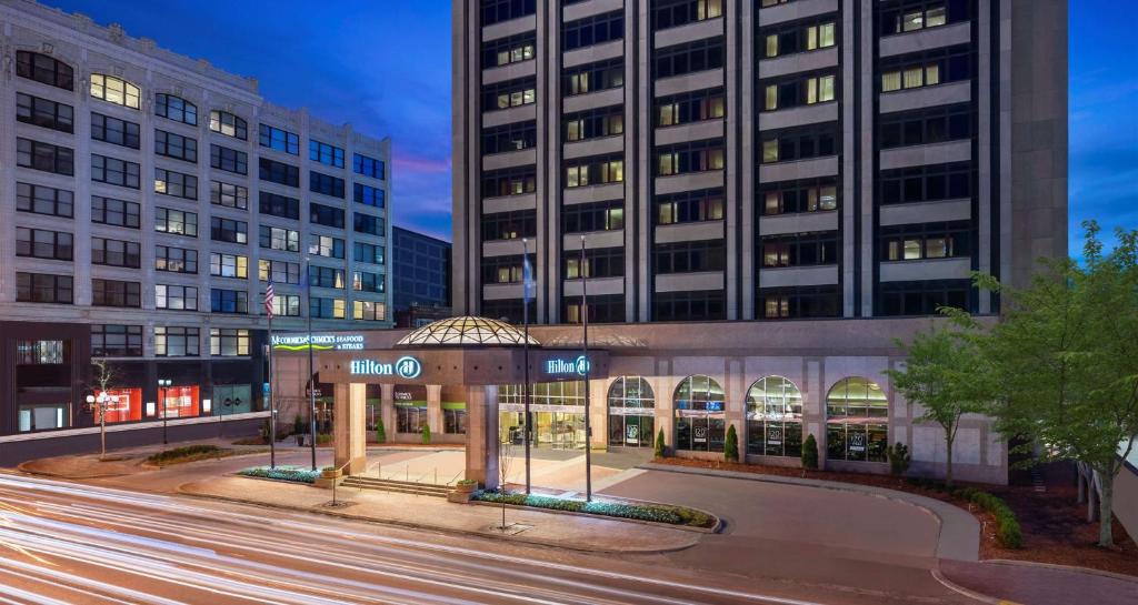 Mile Square Hotel | Hilton Indianapolis Hotel & Suites