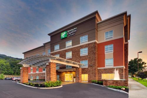 Ithaca Hotel | Holiday Inn Express & Suites Ithaca by IHG