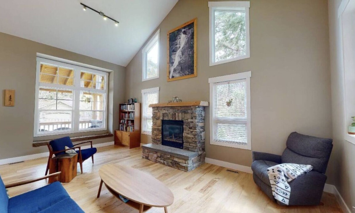 Brackendale House | Idyllic Brackendale Family Home w/ Hot Tub