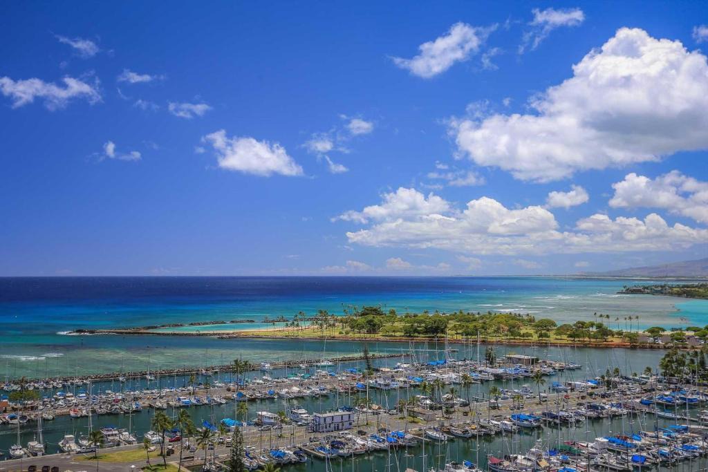 Waikiki House | Ilikai 2002