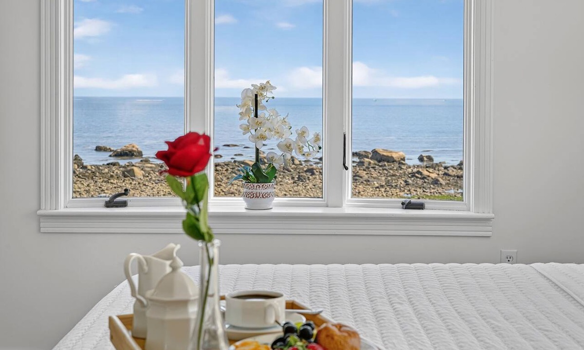Scituate House | Immaculate Ocean Views | Sleeps 11 | Waterfront!