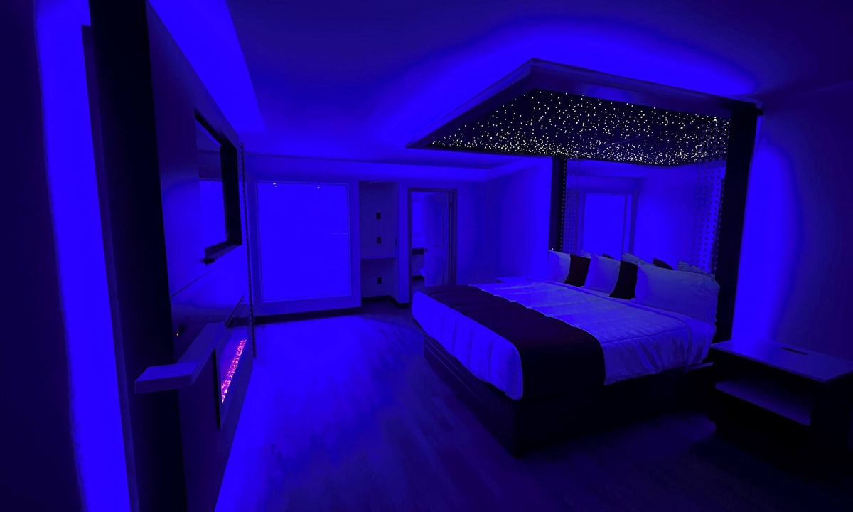 Dearborn Hotel | Imperial Suites