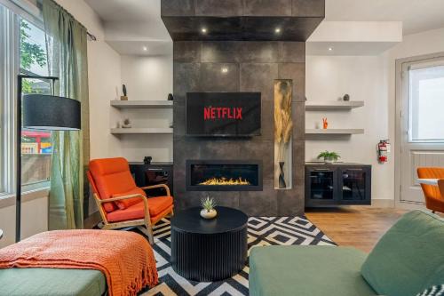 Kensington House | *Incredible Location* |Two King Beds| Free Parking