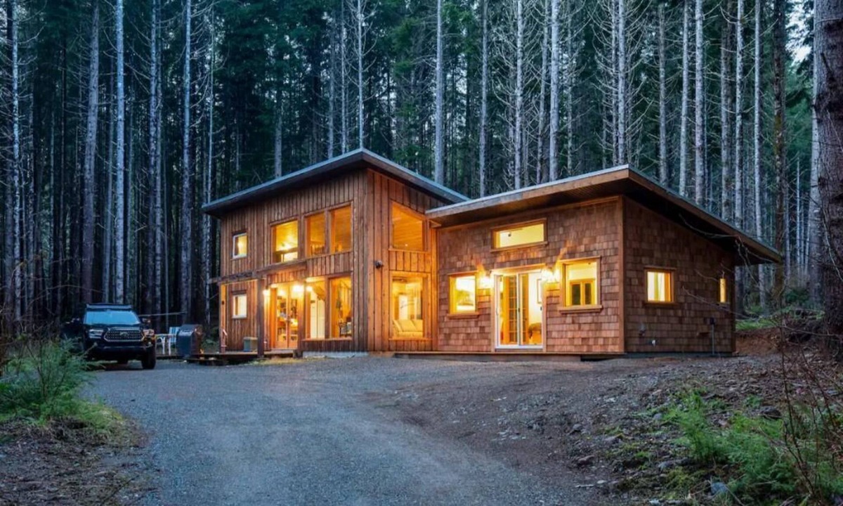 Juan de Fuca Electoral Area Cabin | Jordan River Coastal Cottage