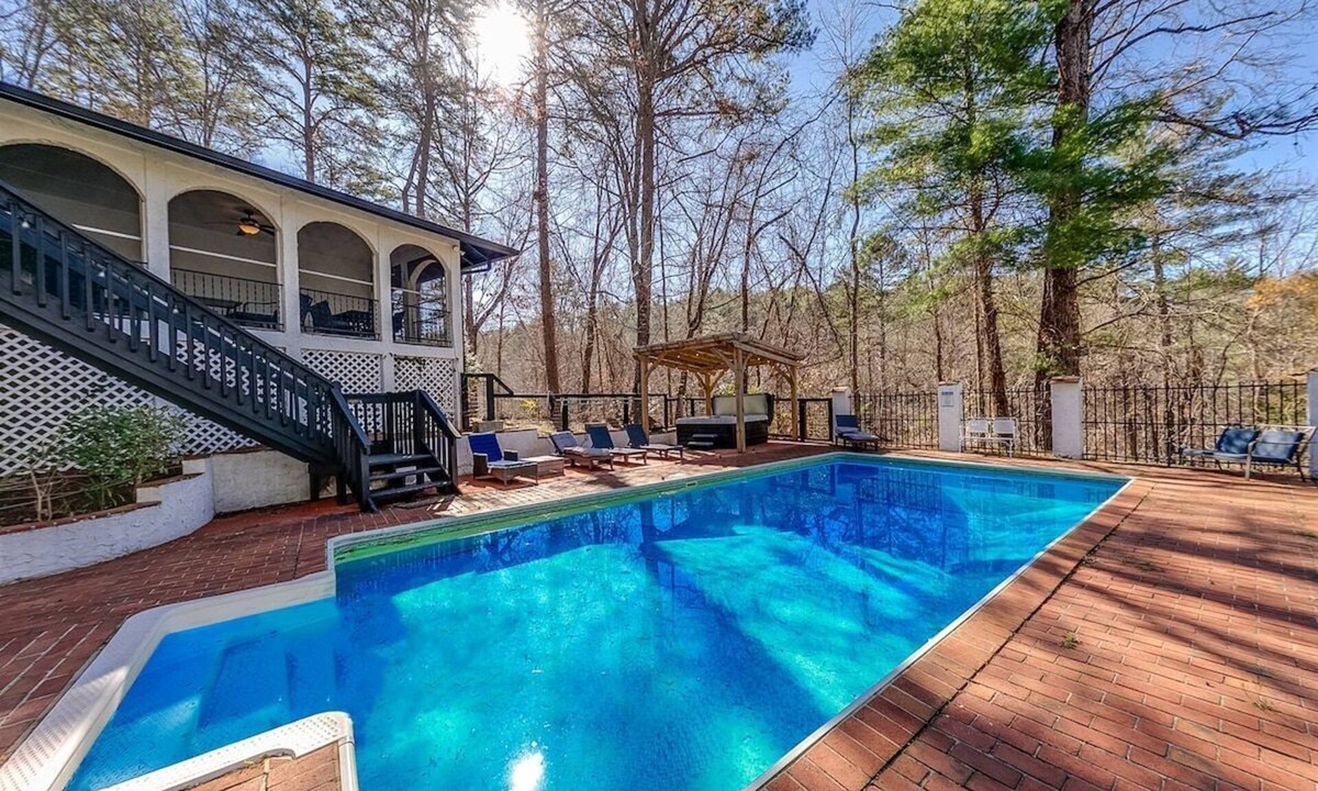 Helen House | Kies Poolside Mountain Villa| Prime Location
