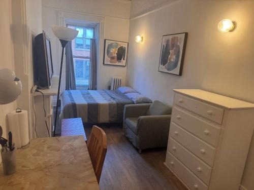 Harlem Apartment | Kitchenette