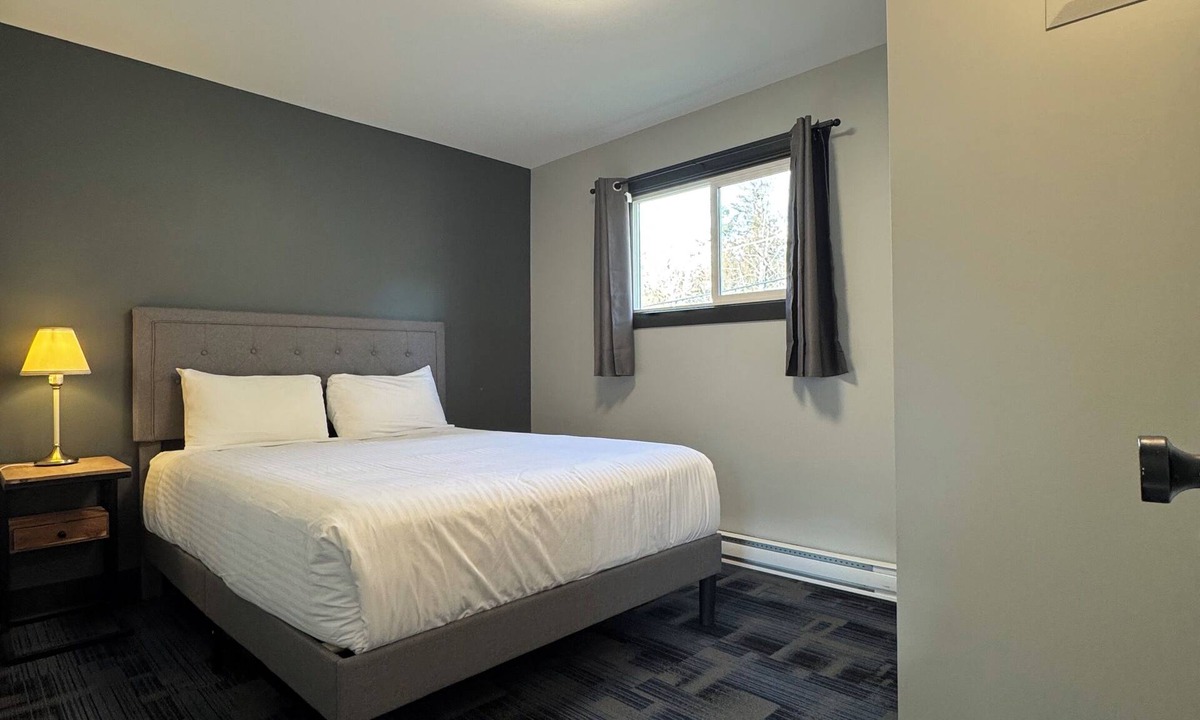 Nelson Hotel | Kokanee Glacier Resort